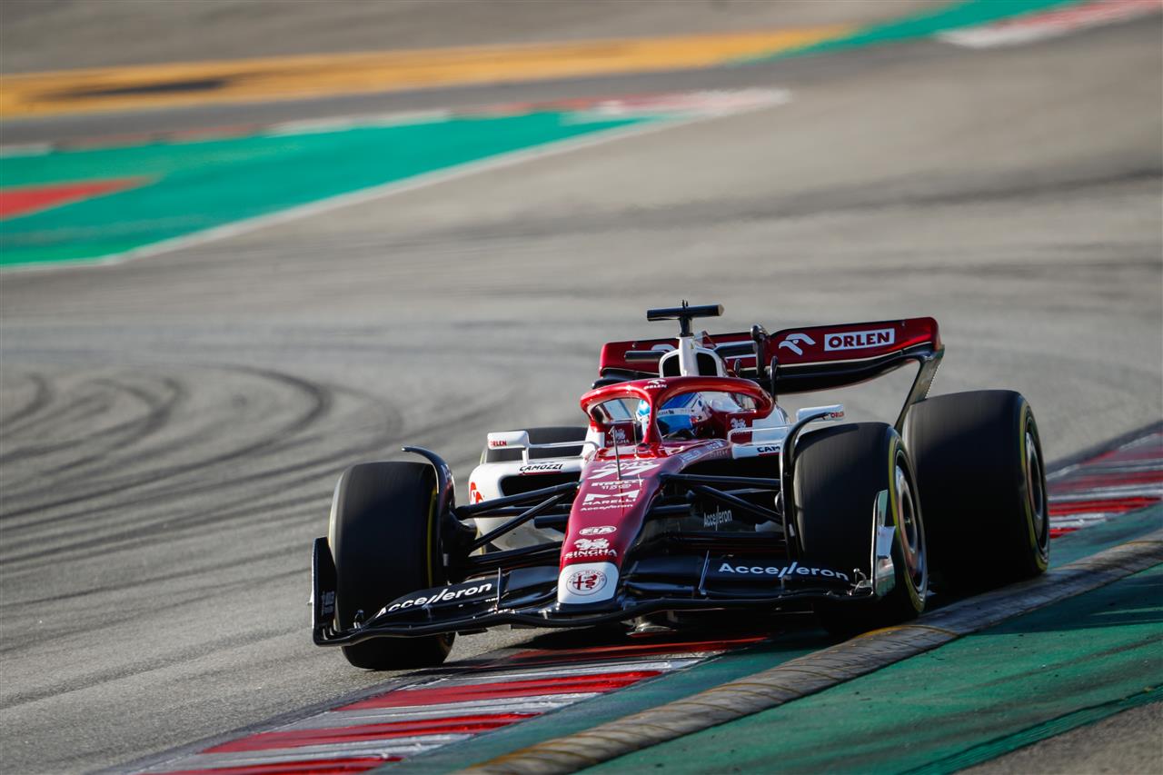 Camozzi Logo auf Sauber C42 Auto